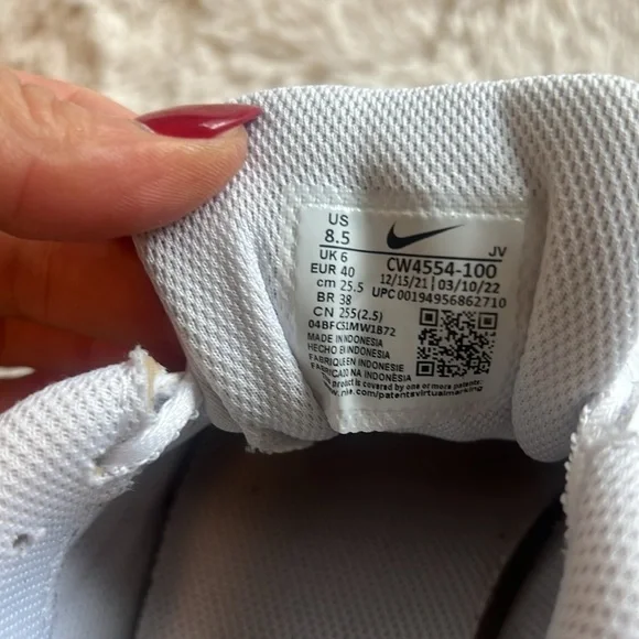 Nike Women's Air Max White and Gray Sneakers 8.5 - Picture 7 of 8